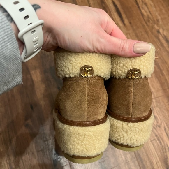 CHANEL Booties with Sheepskin 37.5 - Picture 8 of 8